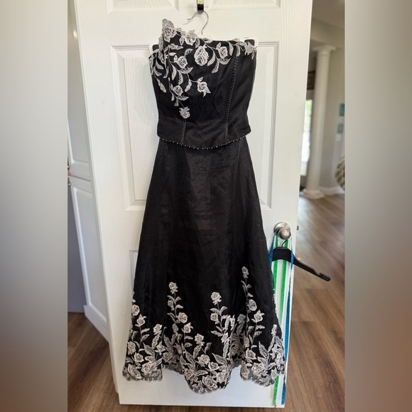Jovani Black Corset Gown sz 8 Strapless Rose Embroidery Goth Coquette Prom Dress